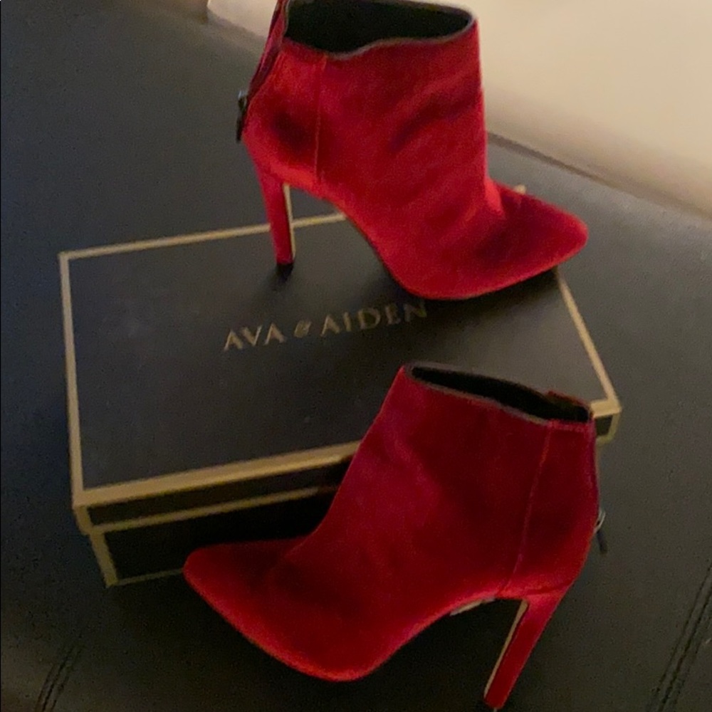 Ava & Aiden Women’s red Melyssa velvet ankle boots